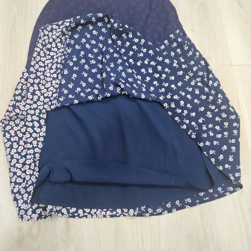 Talbots Women's Pieced Floral Midi Skirt, Blue, Red, White, Lined, Size 8P - Picture 4 of 8